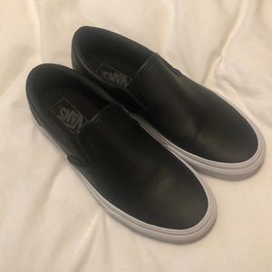 Black Vans Classic Slip On